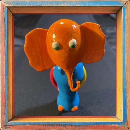 Orange Trunk a play figurine