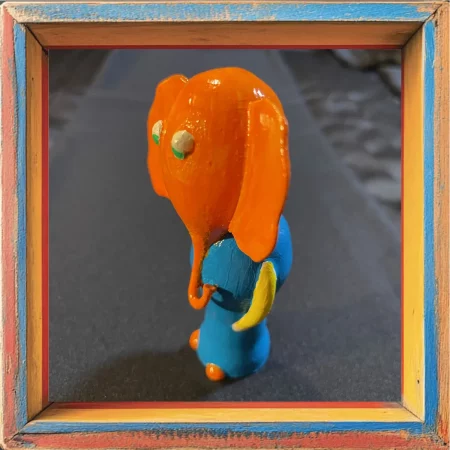 Orange Trunk a play figurine - Image 2