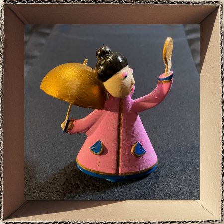 Lady with a mirror play figurine