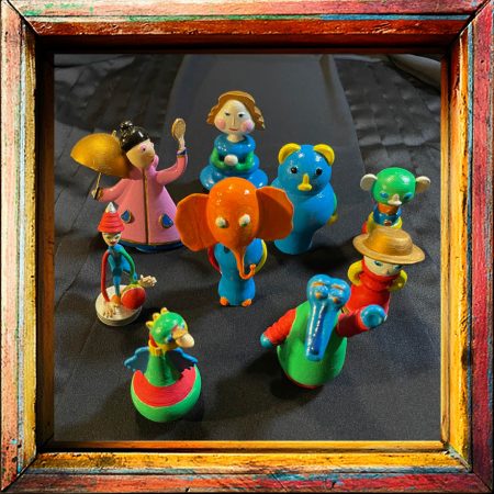 Little Goldhood play figurine - Image 5
